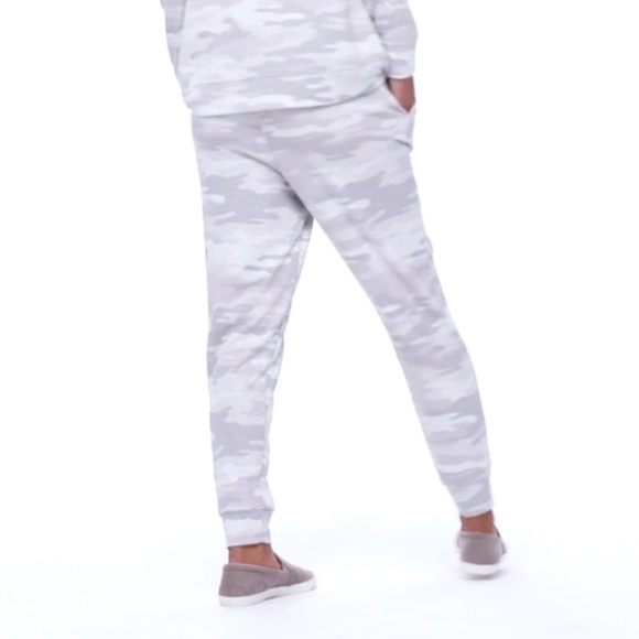 Style & Co. Macy’s Joggers Size Medium Gray White Camo Print - Picture 5 of 8